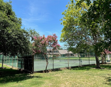 9509 Blue Creek Ln - Photo Thumbnail 18