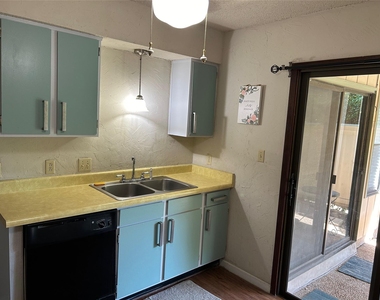 9509 Blue Creek Ln - Photo Thumbnail 4