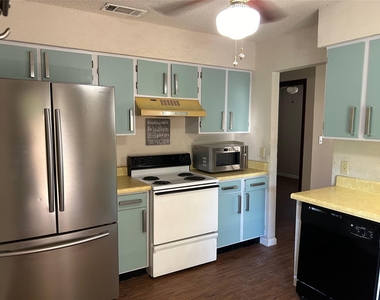 9509 Blue Creek Ln - Photo Thumbnail 6