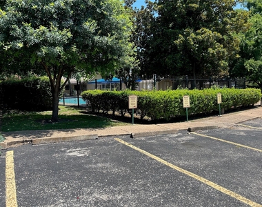 9509 Blue Creek Ln - Photo Thumbnail 16