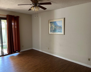 9509 Blue Creek Ln - Photo Thumbnail 15