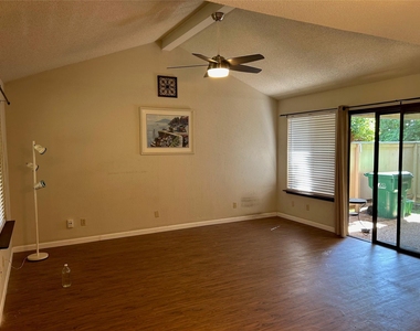 9509 Blue Creek Ln - Photo Thumbnail 9