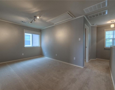 712 Alamo Plaza Dr - Photo Thumbnail 11