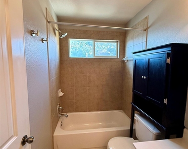 712 Alamo Plaza Dr - Photo Thumbnail 17
