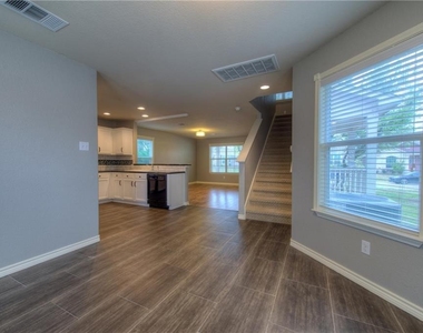712 Alamo Plaza Dr - Photo Thumbnail 5