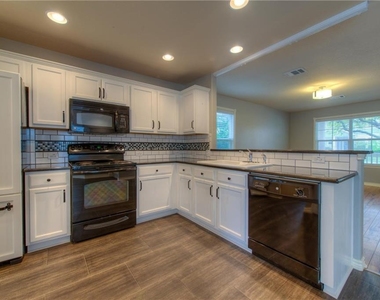 712 Alamo Plaza Dr - Photo Thumbnail 7