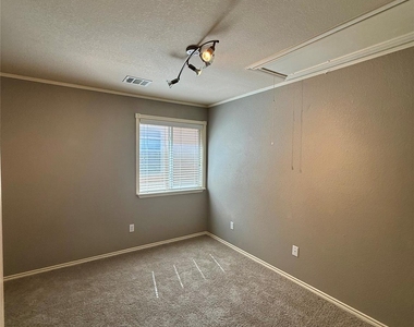 712 Alamo Plaza Dr - Photo Thumbnail 21