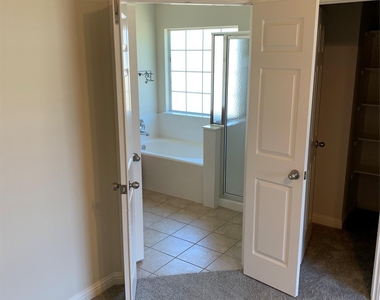 3713 Turetella Dr - Photo Thumbnail 3
