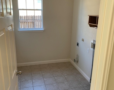 3713 Turetella Dr - Photo Thumbnail 10