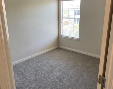 3713 Turetella Dr - Photo Thumbnail 9