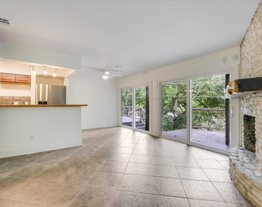 2903b Edgewater Dr - Photo Thumbnail 2