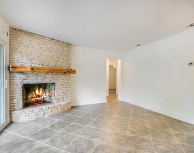 2903b Edgewater Dr - Photo Thumbnail 3