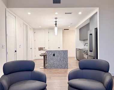 84 N East Ave - Photo Thumbnail 6