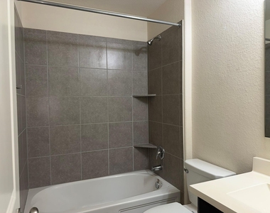 344 Circle Way - Photo Thumbnail 16