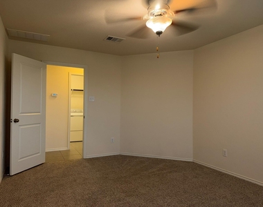 344 Circle Way - Photo Thumbnail 10