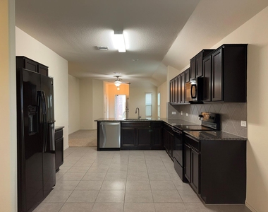 344 Circle Way - Photo Thumbnail 5