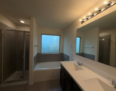 344 Circle Way - Photo Thumbnail 9