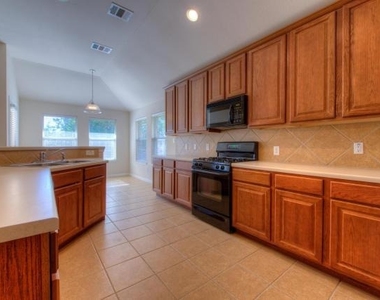 225 Lexington Dr - Photo Thumbnail 6