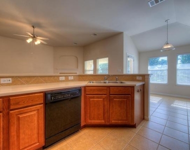 225 Lexington Dr - Photo Thumbnail 9