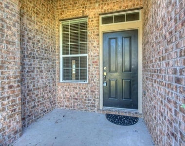 225 Lexington Dr - Photo Thumbnail 1