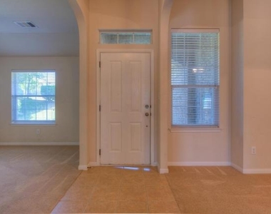225 Lexington Dr - Photo Thumbnail 2