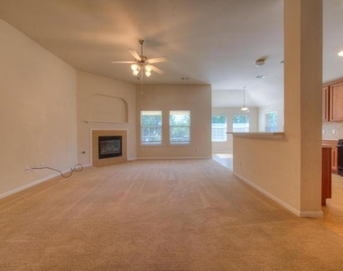 225 Lexington Dr - Photo Thumbnail 10