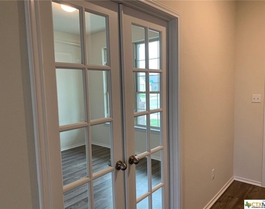161 Gray Wolf Dr - Photo Thumbnail 6