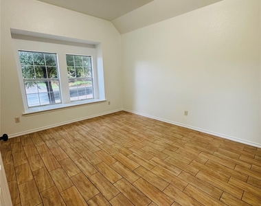 1303 Four Seasons Farm Dr - Photo Thumbnail 6