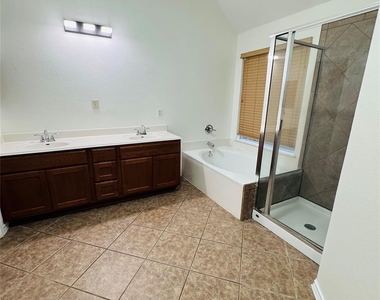 1303 Four Seasons Farm Dr - Photo Thumbnail 7