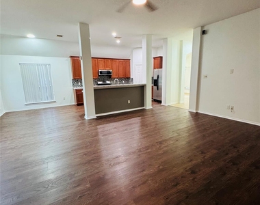 1303 Four Seasons Farm Dr - Photo Thumbnail 4