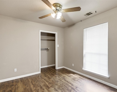 915 Vargas Rd - Photo Thumbnail 23