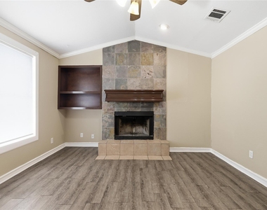 915 Vargas Rd - Photo Thumbnail 2