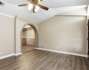 915 Vargas Rd - Photo Thumbnail 5