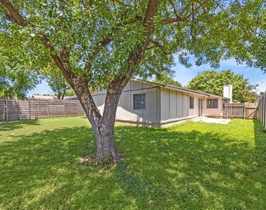 11104 Applewood Dr - Photo Thumbnail 9