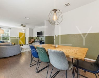 1600 Cliffbrake Way - Photo Thumbnail 12