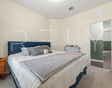 1600 Cliffbrake Way - Photo Thumbnail 21
