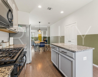 1600 Cliffbrake Way - Photo Thumbnail 16