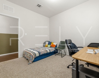 1600 Cliffbrake Way - Photo Thumbnail 23