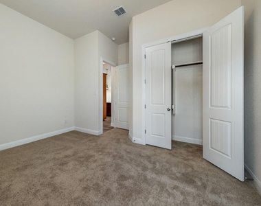 320 Coral Gate Trl - Photo Thumbnail 28