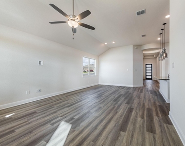 320 Coral Gate Trl - Photo Thumbnail 4