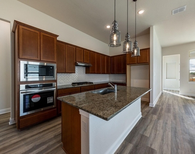 320 Coral Gate Trl - Photo Thumbnail 7