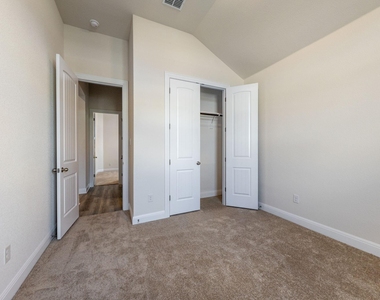 320 Coral Gate Trl - Photo Thumbnail 15