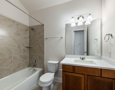 320 Coral Gate Trl - Photo Thumbnail 16