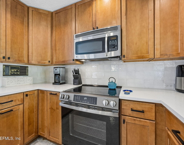 599 Alhambra Lane N - Photo Thumbnail 19