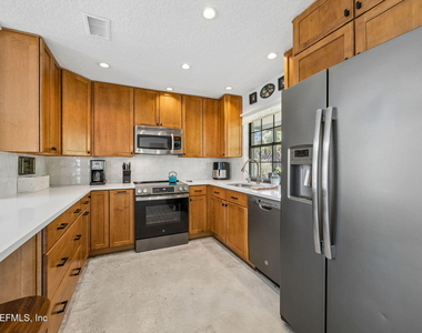 599 Alhambra Lane N - Photo Thumbnail 17