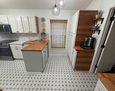 11058 Miata Court - Photo Thumbnail 8