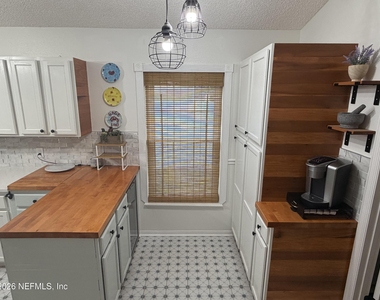 11058 Miata Court - Photo Thumbnail 13