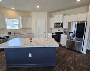 2144 Province Street - Photo Thumbnail 2