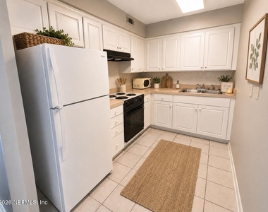 402 Lower 8th Avenue - Photo Thumbnail 4