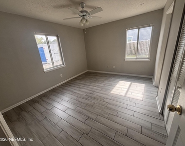 402 Lower 8th Avenue - Photo Thumbnail 5